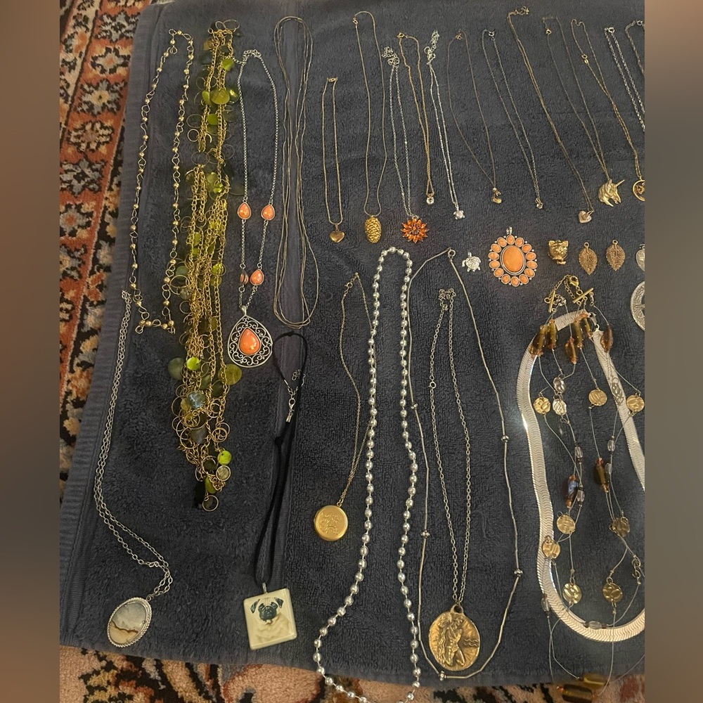 Costume jewelry lot.!
May be real silver, gold in a few pieces!